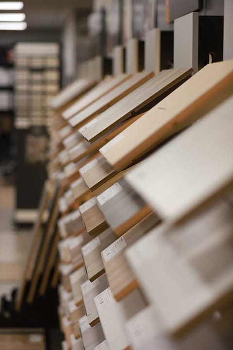 Ausstellung mit Bodenbelagsmustern in der Ausstellung von Hollmer Raumausstattung