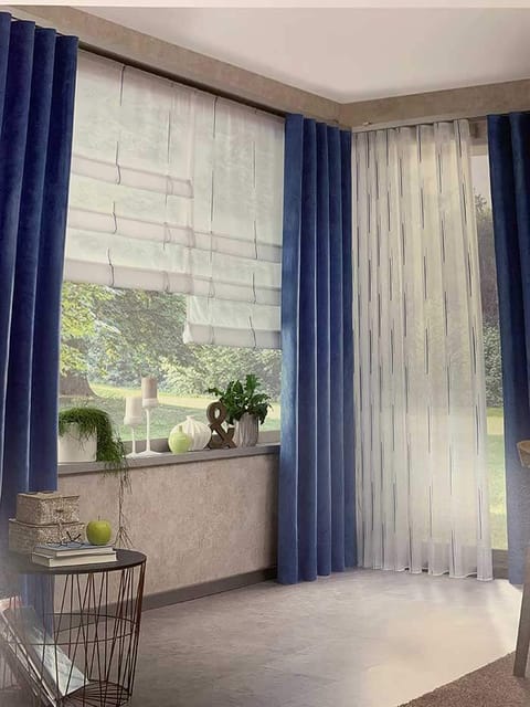 Fenster mit kombiniertem Store und Dekoschal
